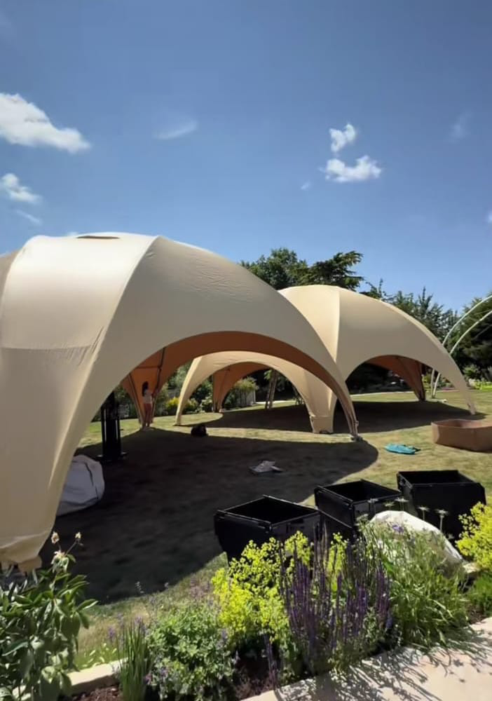 Galería de carpas blancas